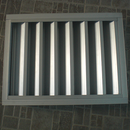 Ventilated rainproof blinds